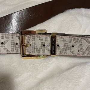 Mk belt M/L size